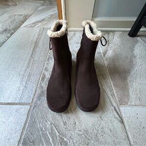 Clarks Bendables Angie Madi Brown Suede Leather Zip Up Ankle Boots, Size 8.5